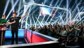 英雄联盟全球总决赛：艾希赛娜组合下路战术体系解析，双射手阵容如何应对强开团克制方法